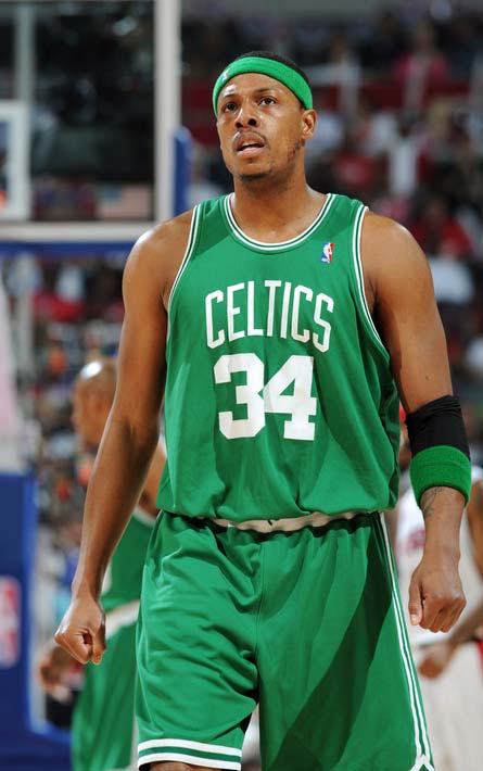 鹈鹕第二节7次失误，单节净负14分半场落后老鹰10分（鹈鹕次节7失误致净负14分，半场落后老鹰10分）