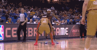 希腊媒：曼联与皇马已经报价奥林匹亚科斯18岁中场穆扎基蒂斯（据希媒报道，皇马与曼联已向奥林匹亚科斯18岁中场穆扎基蒂斯递交报价）