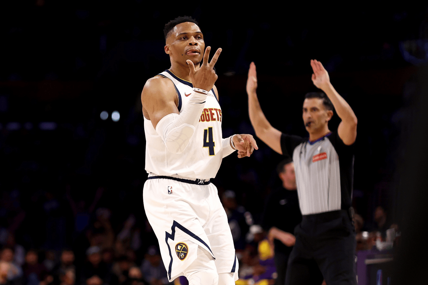 扎戈：托蒂睡觉打呼噜还说梦话；吐西蒙尼口水是因他故意挑衅（扎戈爆料：托蒂睡觉会打呼也会说梦话；向西蒙尼吐口水因其刻意挑衅）