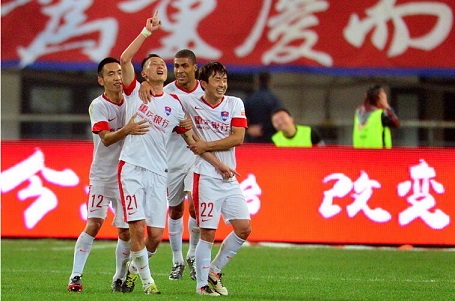 世体：后腰是最适合埃里克的位置，表现甚至超越了德容（世体：埃里克踢后腰最合适，表现已超越德容）