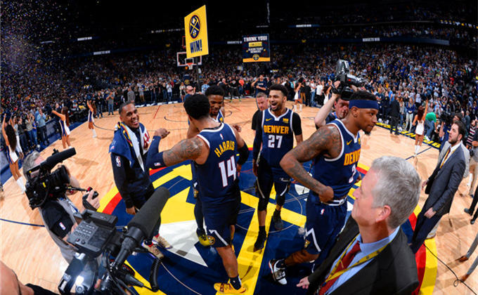 邮报：梅努希望冬窗离开曼联，有12家俱乐部对他感兴趣（邮报：梅努意欲在冬窗离开曼联，12家俱乐部对其有意）