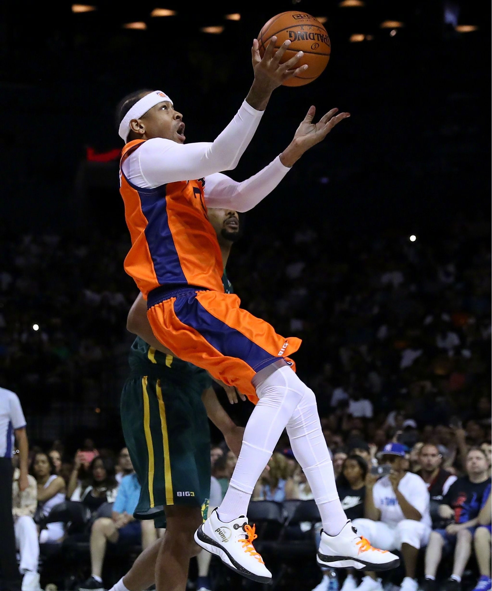 前队友：曾和马拉多纳开车出行，交警把我们拦住只为和他合影（前队友忆：与马拉多纳同车外出，交警拦停只为合影）