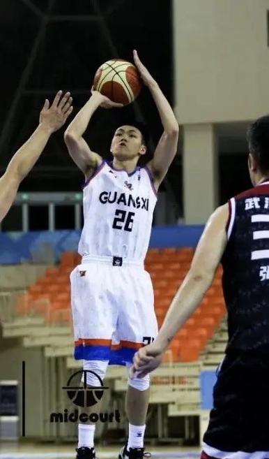 梅西路过回家，重返巴萨诺坎普球场。1800w点赞。（梅西再临诺坎普，回家一刻收获1800万点赞）