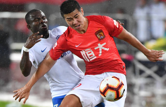 伤愈复出那一刻全场起立鼓掌（伤愈归来那一刻，全场起立致敬）