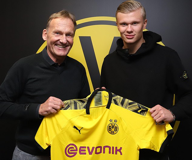 上海申花迎建队32周年纪念日，俱乐部官方发布庆贺海报（上海申花建队32周年，官方发布纪念海报）