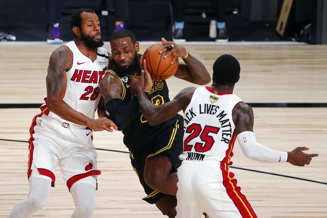 Edgar Lima后半程发力完成夸张动作（Edgar Lima末段发力奉上惊人一招）