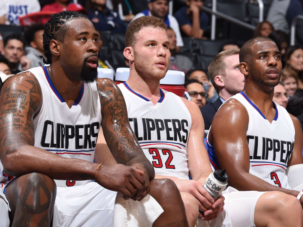 球迷比赛期间骂尤文踢得太烂，斯帕莱蒂回击：你们想怎样？（球迷比赛中怒斥尤文表现糟糕，斯帕莱蒂反问：你们还想怎样？）