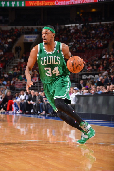 中超赛场争议判罚：VAR判罚引发热议,（中超赛场再起争议，VAR判定引发热议）