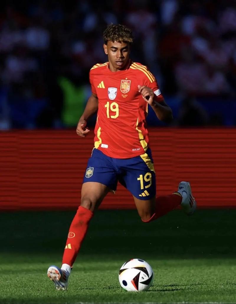 王博谈新援：桑普森&塔克和队友化学反应不错，还有融入空间（王博评新援：桑普森、塔克与队友默契不错 仍有磨合空间）