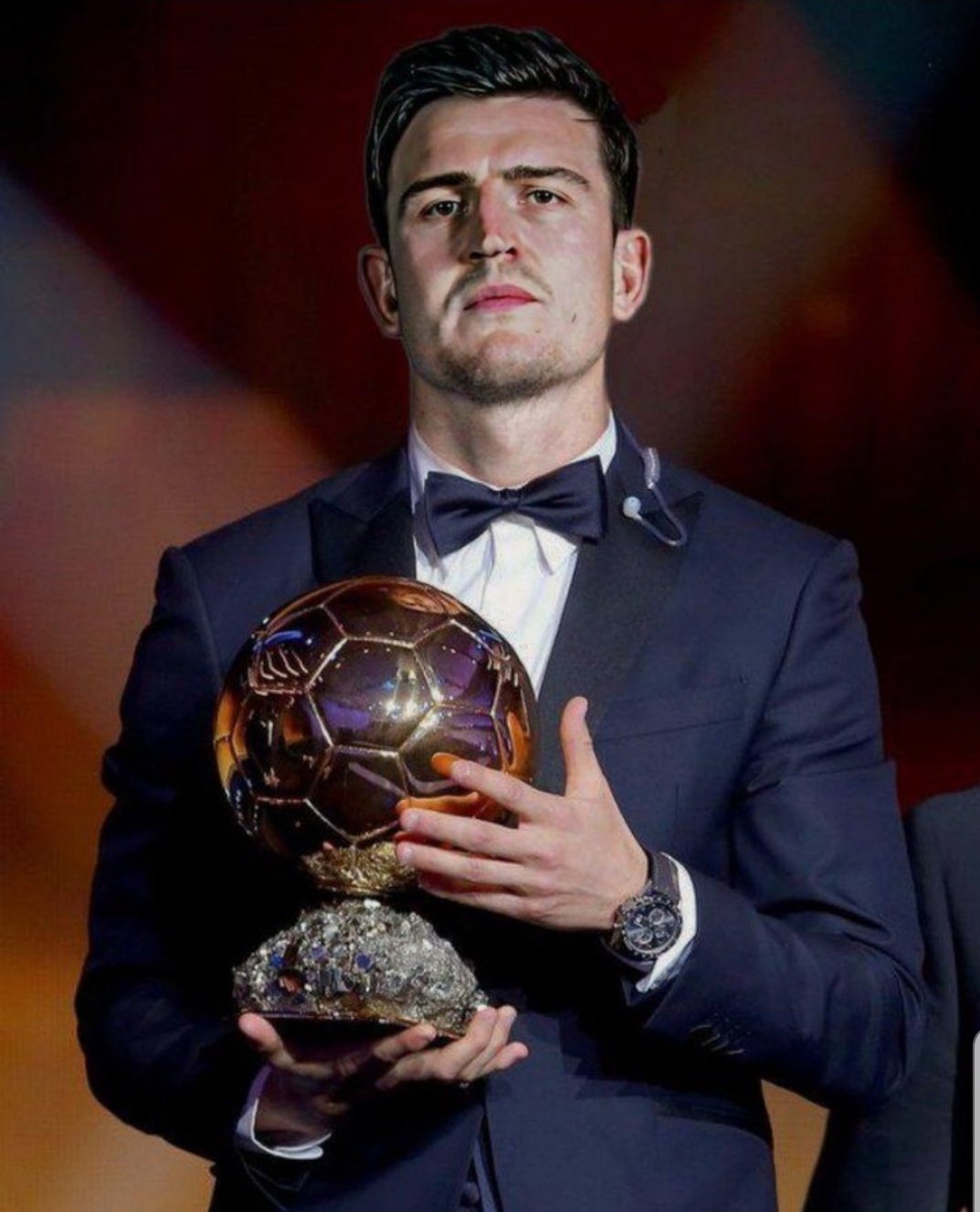 克罗斯评历史最佳11人：C罗左边锋，梅西前腰，马尔蒂尼入选（克罗斯评选史上最佳11人：C罗踢左翼，梅西任前腰，马尔蒂尼在列）