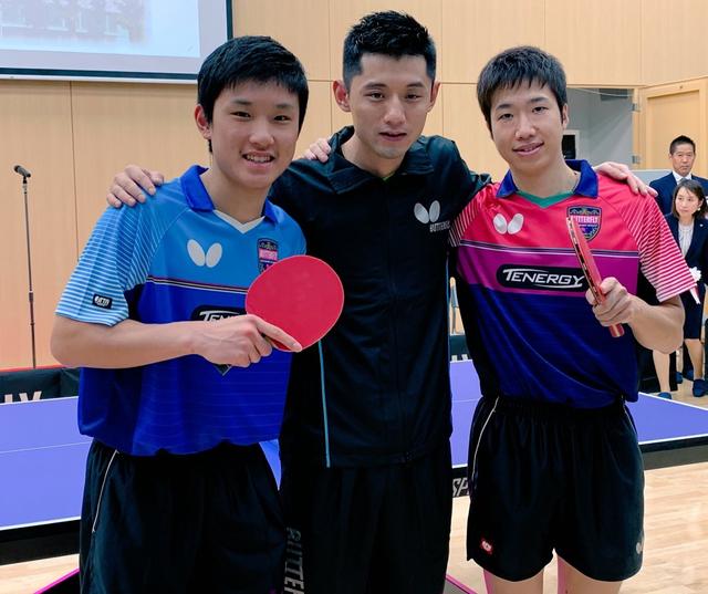 袋鼠摇发球 袋鼠摇发球